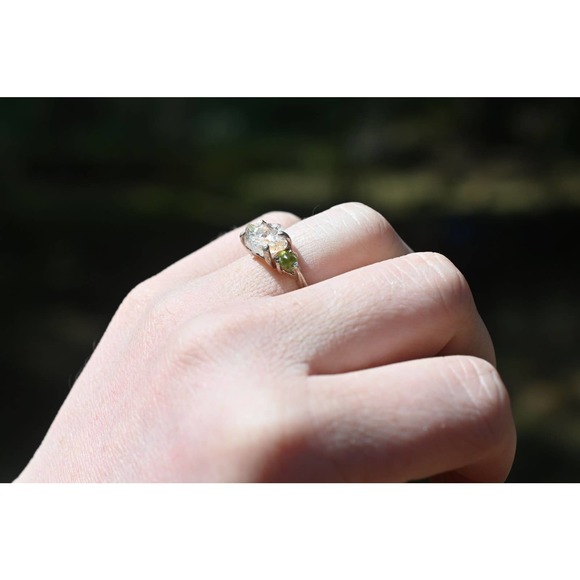 Raw Peridot and Lake County diamond engagement ring size 3 4 5 6 7 8 9 1… - Picture 4 of 5